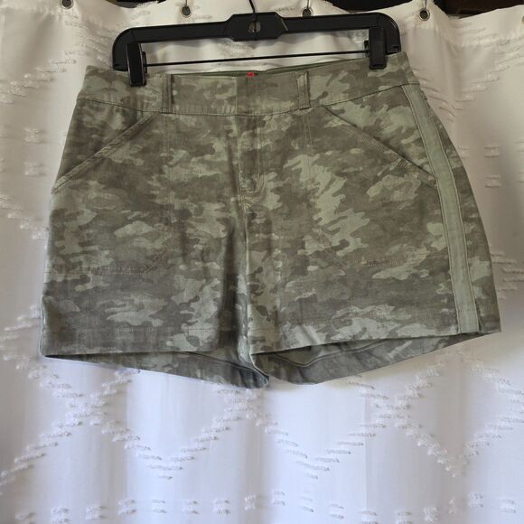 Spanx Camo On the Go Shorts - Size M - Picture 1 of 7